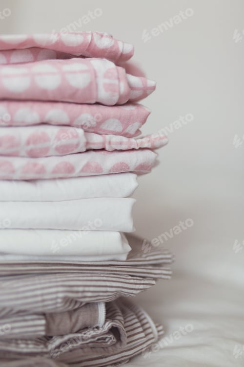 Preview: a stack of clean and ironed linen is on the bed