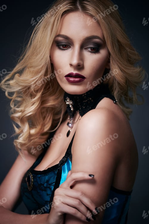 Preview: Side view of woman with halloween make up