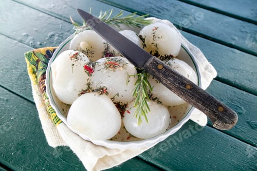 Preview: White onion boiled with rosemary and chili spores