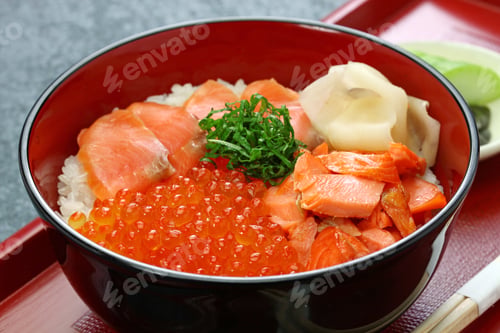 Preview: japanese rice bowl topped with salmon & salmon roe