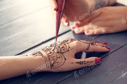 Preview: Process of applying mehndi on female hands