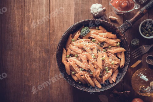 Preview: ready pasta on wood