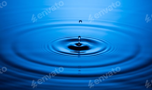 Preview: Blue Water drop falling, macro splash. Natural background