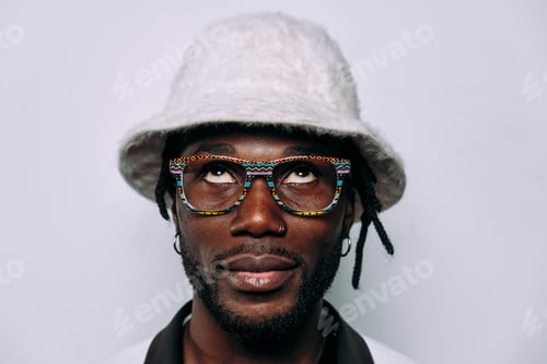 Preview: portrait of an hip hop music performer.