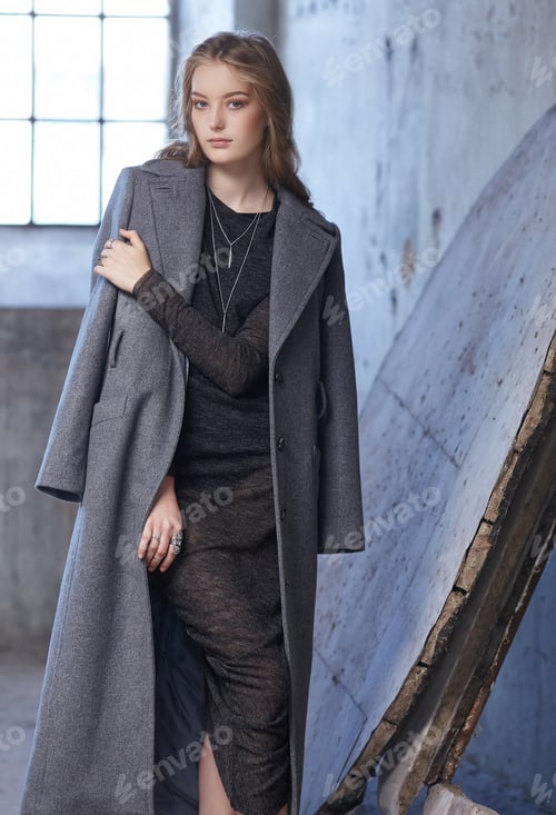 Preview: A woman in a grey coat.