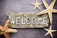 Preview: Welcome Sign with Starfish on Gray Background