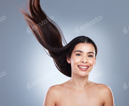 Vista previa: Portrait of a beautiful brunette woman with flawless skin and healthy hair. Young girl with long br