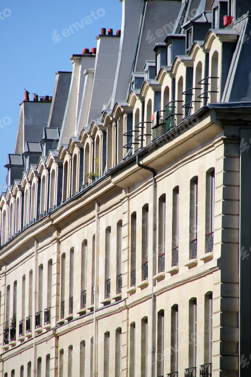Preview: Classic Parisian buildings with mansard roofs and chimneys.