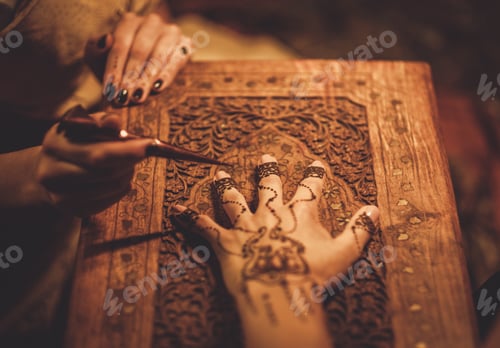 Preview: Drawing process of henna menhdi ornament on woman's hand