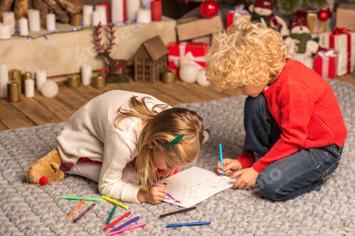 Preview: Children sitting on grey carpet and drawing picture