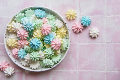 Preview: Small colorful meringues