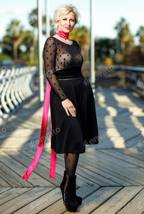 Preview: Portrait Of Adult Fashionable Elegant Woman In The City.