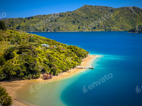 Preview: Green forest and turquoise blue water in Marlborough sounds