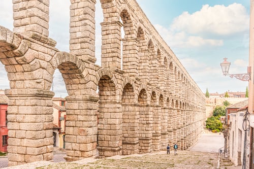 Preview: People walking next to the Roman Aqueduct of Segovia
