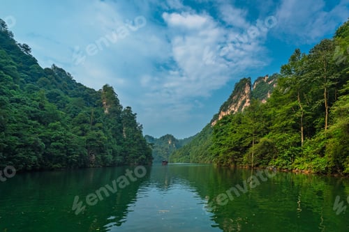 Preview: Tourist boat sailing among karst landscape on Baofeng Lake