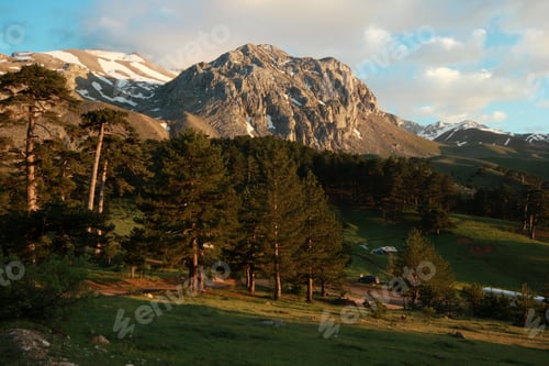 Preview: Beautiful mountain landscape background image