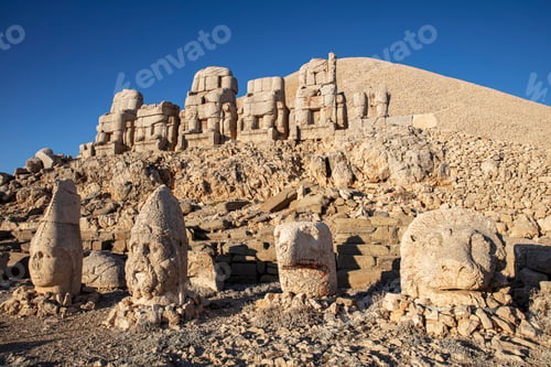Preview: Nemrut Mountain and giant statue heads from1st century BC, in Adiyaman, Turkey.