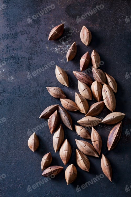 Preview: Pili nuts on metal