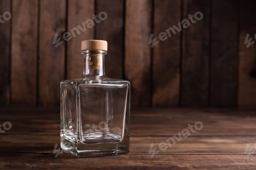 Preview: Transparent bottle with wooden cork
