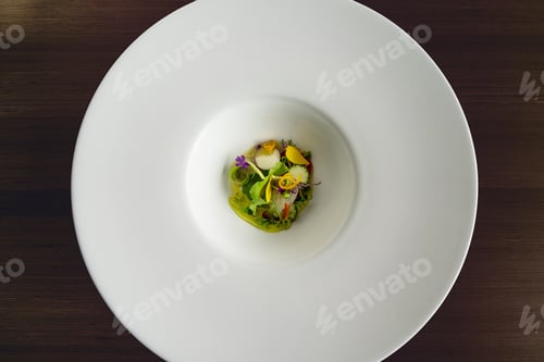 Preview: large plate with gourmet small green salad