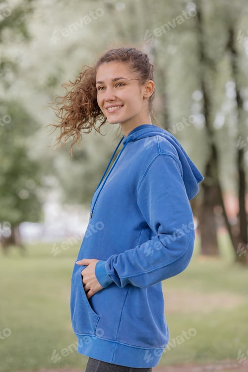 Preview: fitness or yoga coach. portrait of a woman in sportswear