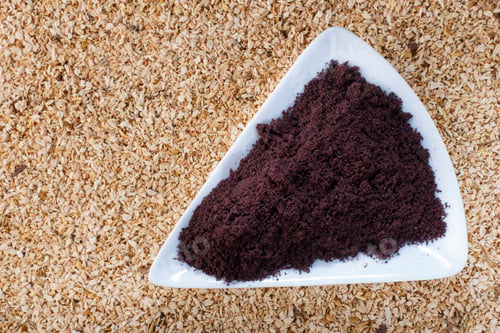 Preview: Acai powder in bowl on wooden background