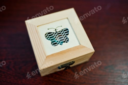 Preview: Wooden decorated box with buterfly with wedding rings