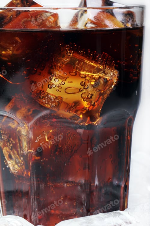 Preview: Fresh cola drink in glass