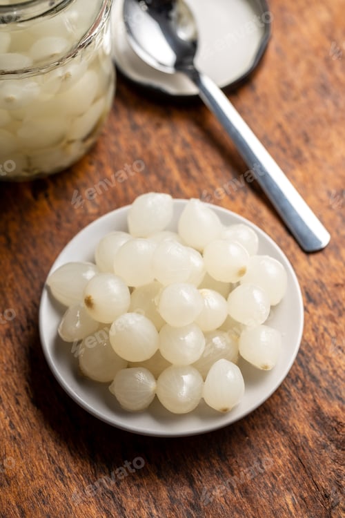 Preview: Pickled mini baby onions on plate