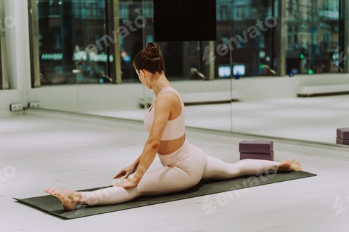 Preview: Beautiful sportive woman training in a gym