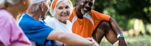 Vista previa: panoramic shot of cheerful multicultural men and women in sportswear