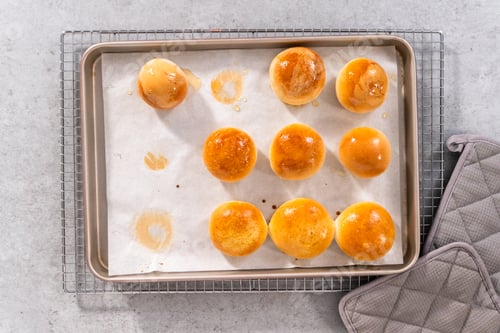 Preview: Dinner rolls