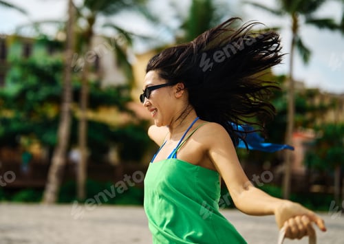 Preview: Young people having fun on the beach