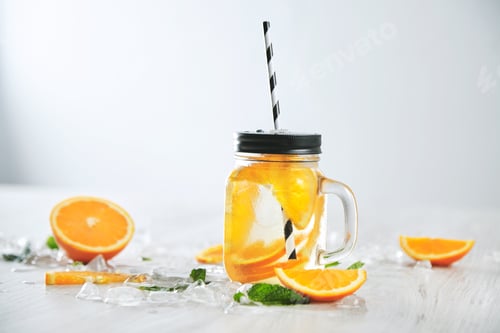 Preview: Close up orange slices in front of fresh cold healthy lemonade