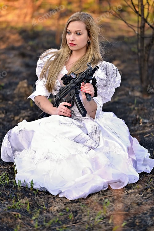 Preview: Woman With Gun