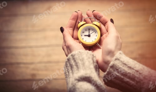 Preview: hands holding clock