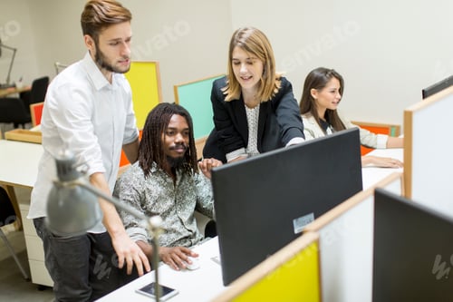Preview: Multiethnic people in the office