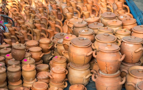 Preview: National pottery on bazaar, Georgia