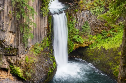 Preview: Waterfall in Oregon