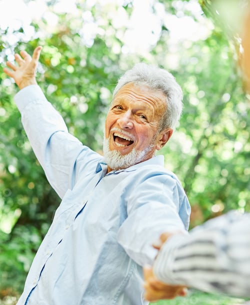 Vista previa: Senior people having fun outdoors