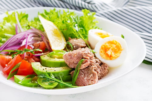 Preview: Tuna fish salad with eggs, lettuce, cherry tomatoes, avocado and red onions