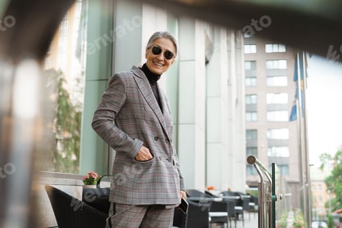 Preview: Grey white senior woman smiling and looking at camera