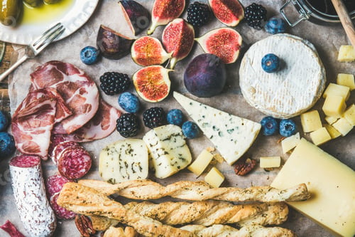Preview: Wine and snack set with wines, meat, bread, olives, fruits