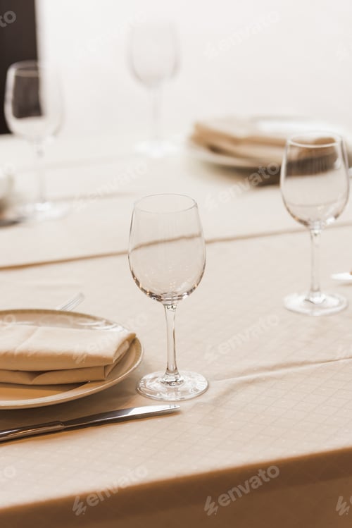 Preview: Served table with empty wineglasses, plates, napkins and cutlery