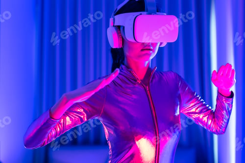 Preview: VR GAMING BEDROOM WOMAN