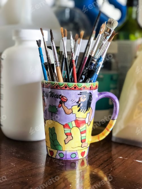 Preview: Mug with paintbrushes inside