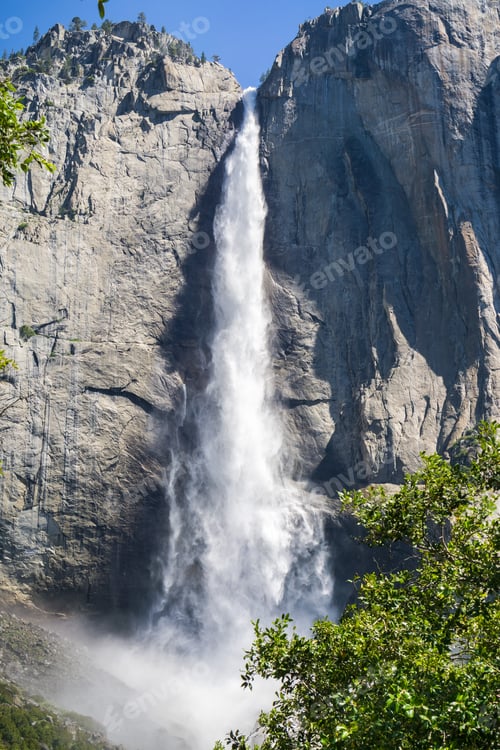 Preview: Upper Yosemite Falls, Yosemite National Park, California