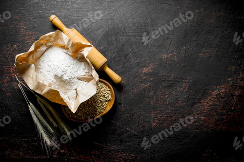 Preview: Flour with wheat grain and spikelets.