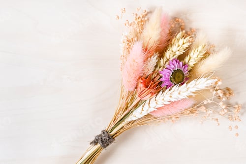 Preview: dried flowers and spikelets on light brown board