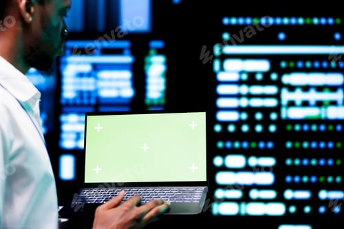 Preview: Green screen laptop used for server scan